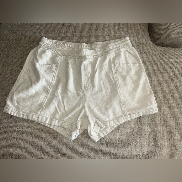 Old Navy Women's cream Shorts - Picture 1 of 5